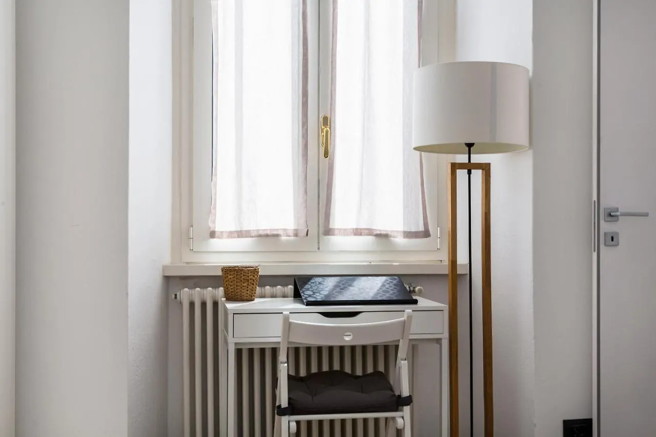 Lovely & Modern Home In China Town Area - Via Rosmini Milaan 0*,